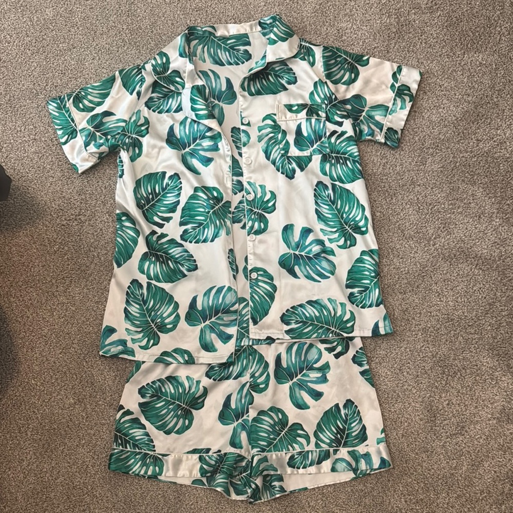 Tropical Leaf Print Pajamas